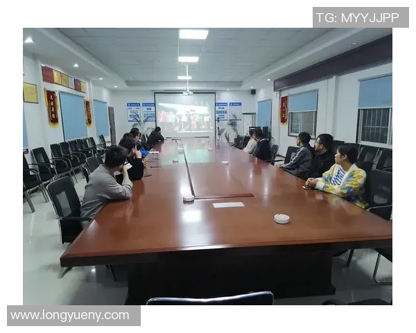 于德豪的奋斗之路与人生哲学探讨：从平凡到卓越的成长故事