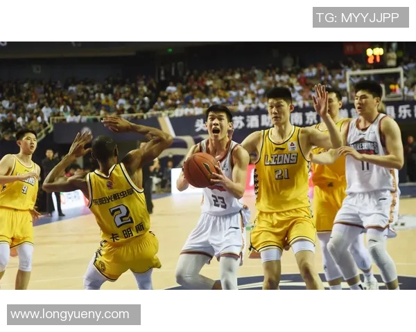 南京同曦迎战吉林队期待精彩对决球迷热情高涨助威现场气氛火爆