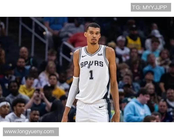 文班亚马新秀赛季表现惊艳场均数据领跑联盟引发热议